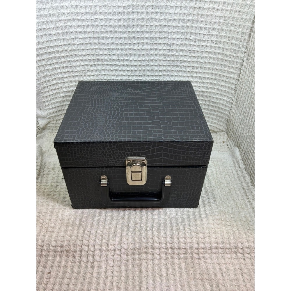 Vintage Unisex Unbranded 8-Track Tape Case with 9 Country Tapes‎ OS Black